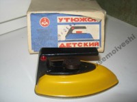 Re: Кто узнает производителей? / ТЗ УКРАИНА. Днепропетровск. Днепропетровский металломеханический з-д им. XXVI съезда КПСС. Утюжок детский. Фото2. У linnaria с forum-dollplanet.ru.jpg
41.13 КБ, Просмотров: 42991