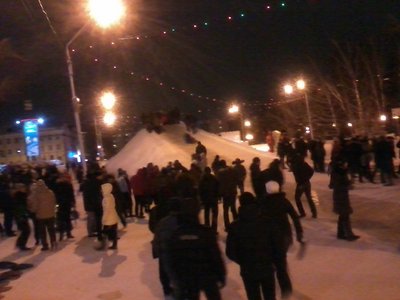 Провожая старый 2010год и встречая новый 2011 с 13-14 января / Самая большая горка на площади.jpg
137.47 КБ, Просмотров: 19769