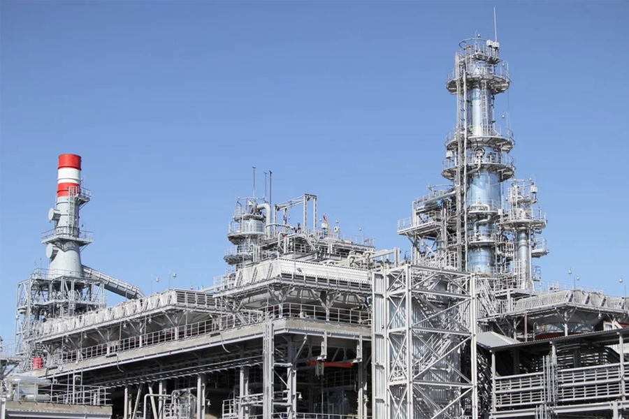 Новошахтинский завод нефтепродуктов направит около 200 млрд рублей на строительство комплексов по производству моторного топлива