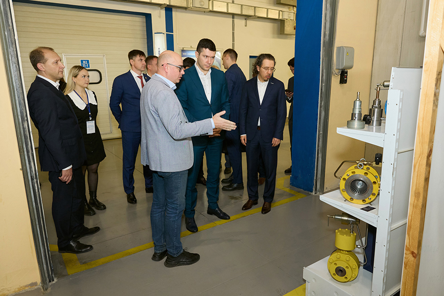 Производственную площадку ООО «АЗ АТОМ» в Казани посетила делегации участников БРИКС