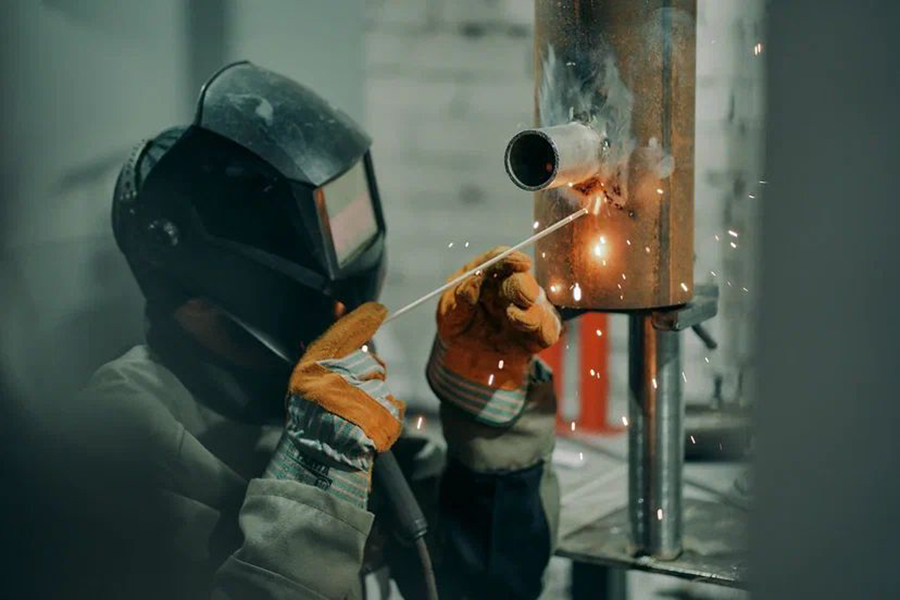 На базе ООО «Сибэнергомаш – БКЗ» провели конкурс профмастерства «Лучший по профессии» в номинации «Лучший сварщик»