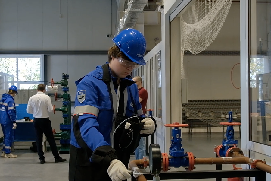 В Муравленко провели конкурс профессионального мастерства по профессии «Оператор по добыче нефти и газа» среди студентов