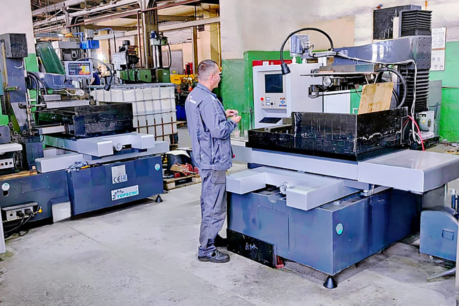 ЗАО «Курганспецарматура» приобрело два новых высокоточных электроэрозионных проволочно-вырезных станка DK7763