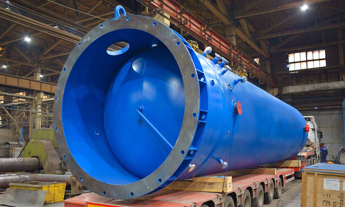 Завод «Курганхиммаш» изготовил партию азотосборников объёмом 90 м³