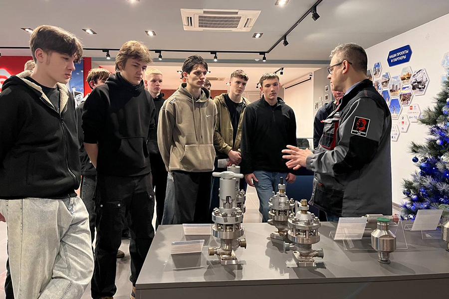 Студенты технологического колледжа посетили производственную площадку МК &laquo;Сплав&raquo;