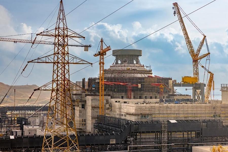 В машинном зале энергоблока № 2 АЭС &laquo;Аккую&raquo; установлен статор турбогенератора