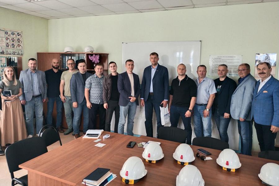 Завод «СибГазСтройДеталь» посетила делегация руководителей машиностроительных предприятий из 7 регионов России