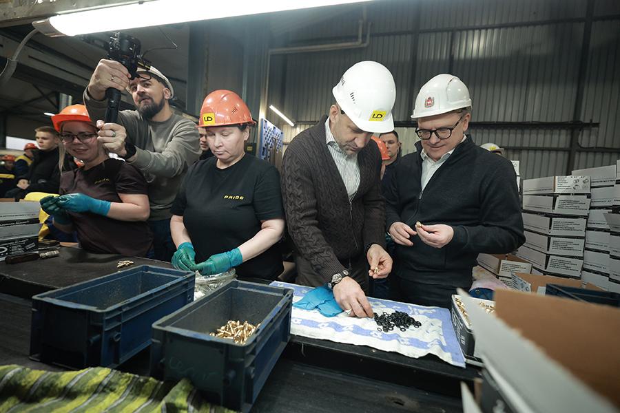 Артём Жога и Алексей Текслер ознакомились с производством латунных шаровых кранов на заводе «ЛД Прайд»