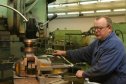Пустующих станков нет - у каждого места есть свой работник