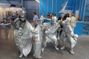Не обошлось и без маскарада - на фото газовые человечки