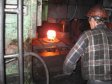 Процесс штамповки изделия на прессе