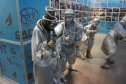 Не обошлось и без маскарада - на фото газовые человечки