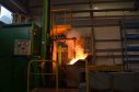 На фото: рабочее состояние печи электрошлакового переплава