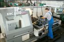 На фото: Обработка бугеля габаритной детали клапана