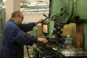 Пустующих станков нет - у каждого места есть свой работник