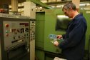 Тем не менее грамотный работник всегда проверяет деталь на точность