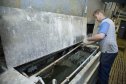 Проверка деталей после обработки в ванне