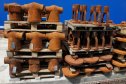 Правее на фото: стойки бегуля на задвижки серии 112х DN100 мм