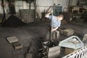Наполнение формы песком для крупногабаритных деталей