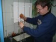 Начальник лаборатории постоянно следит за качеством шаров - ведь это основа будущего крана 