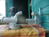 Re: Кто узнает производителей? / Клейма. Чипмейкер. Тиски. Произ-ль неизвестен. Лого43 - ,,КМЗ,,1967 (или 1957),,,,II-140 ГОСТ 4045-57,,. Фото2. У 099 с autosaratov.ru.jpg
659.23 КБ, Просмотров: 60145
