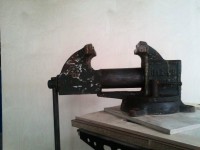 Re: Кто узнает производителей? / Клейма. Чипмейкер. Тиски. Произ-ль неизвестен. Лого8 - ,,КМЗ-№8 1967, вроде,,. ,,продам тиски поворотные ТП - 2 - 140, красногорские, ширина губок 140мм, длина хода подвижной губки 160мм,,. Фото2. С caam.ru.jpg
45.68 КБ, Просмотров: 58659