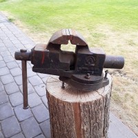 Re: Кто узнает производителей? / Клейма. Чипмейкер. Тиски. Произ-ль неизвестен. Лого15 - ,,Л в О (окружности),,,,ц. 11 р.   65 г   II-120   ГОСТ 4045-57,,. Фото3. (продавец из Кырвекюлы) С osta-ee.postimees.ee.jpg
345.96 КБ, Просмотров: 48251