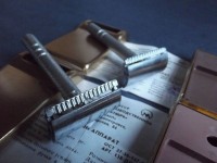 Re: Кто узнает производителей? / Клейма. УКРАИНА. Днепропетровск. Завод Темп, Производственное объединение Октябрь. Бритвенный аппарат. Фото1. У NEOPogostie с guns.allzip.org.jpg
296.62 КБ, Просмотров: 52760