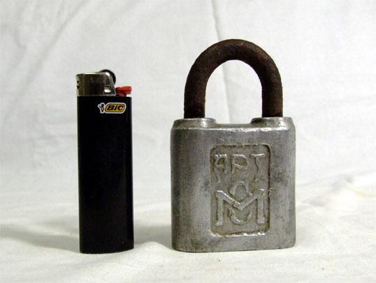 Re: Кто узнает производителей? / zamok_starinnyj_navesnoj_013_klejmo_artel_moskva_1956_god_sssr.jpg
23.99 КБ, Просмотров: 39125