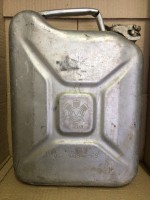 Re: Кто узнает производителей? / ТЗ Омск. Омское моторостроительное ПО. Канистра. 1987, наверное. Фото3.jpg
200.85 КБ, Просмотров: 43431