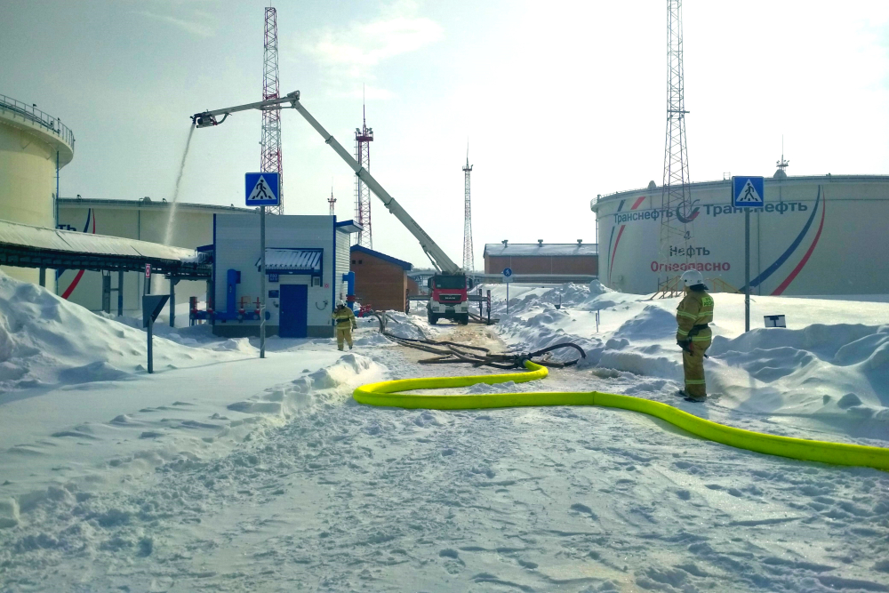 На нефтеперекачивающей станции «Самара-2» прошла тренировка по тушению условного пожара в резервуарном парке