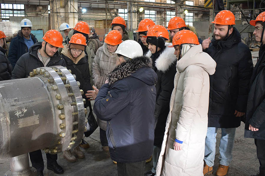 Студенты ТюмГУ ознакомились с промышленными технологиями ООО &laquo;Курганхиммаш&raquo;