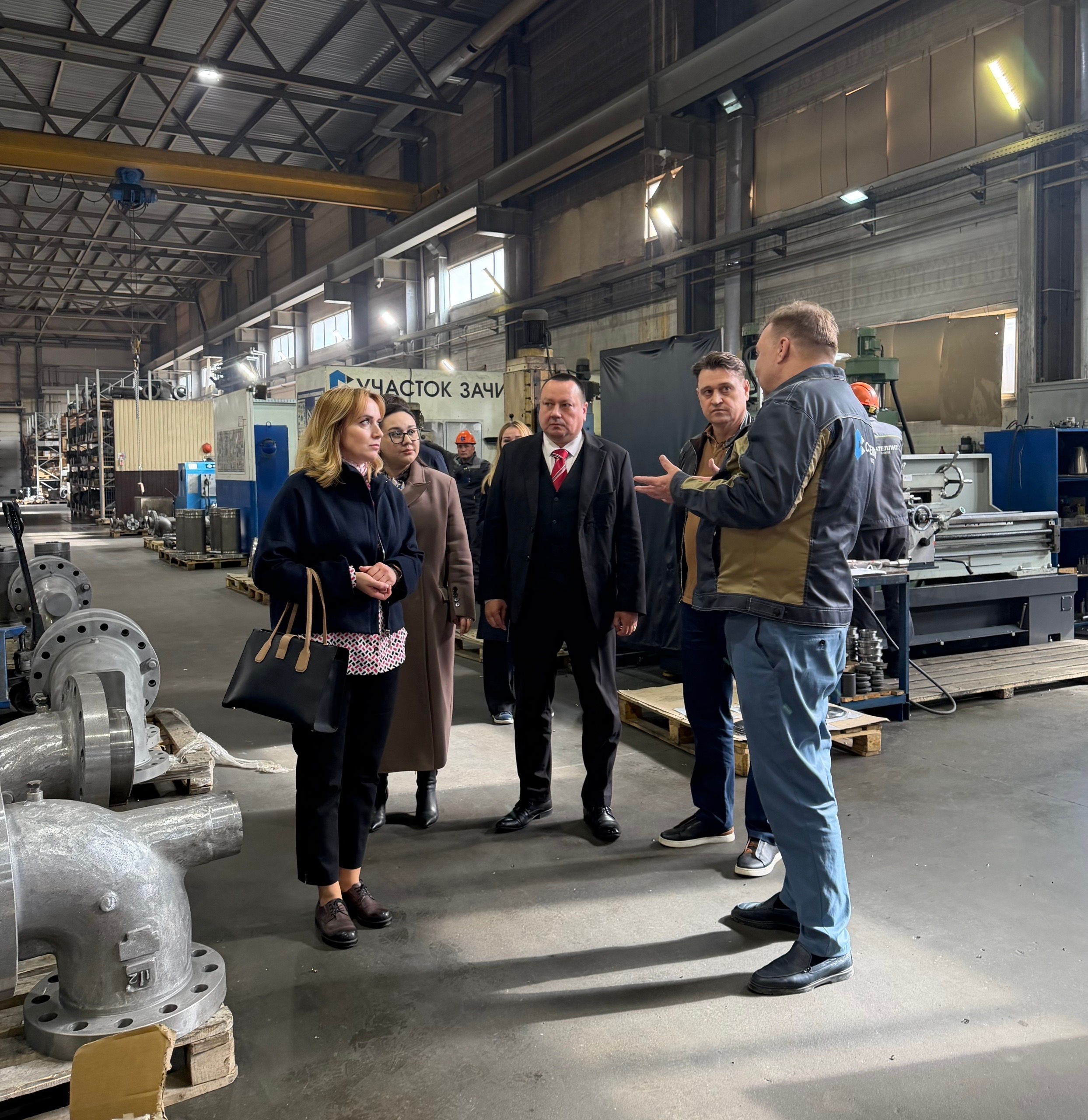 ООО &laquo;Завод &laquo;Сателлит&raquo; в рамках региональной недели посетили представители органов власти