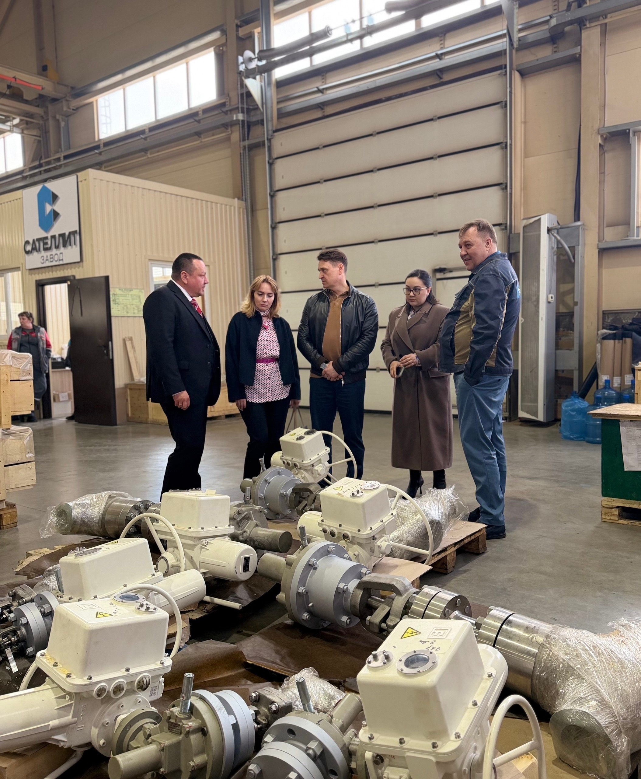 ООО &laquo;Завод &laquo;Сателлит&raquo; в рамках региональной недели посетили представители органов власти