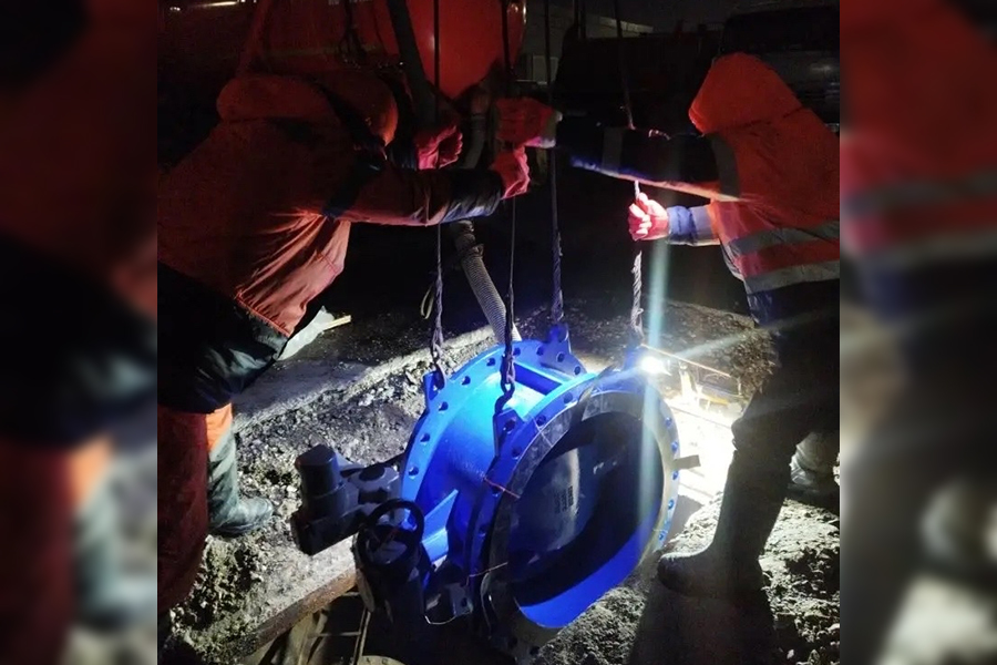 Компания &laquo;РКС-Самара&raquo; заменила затвор DN 800 на водопроводе в Кировском районе