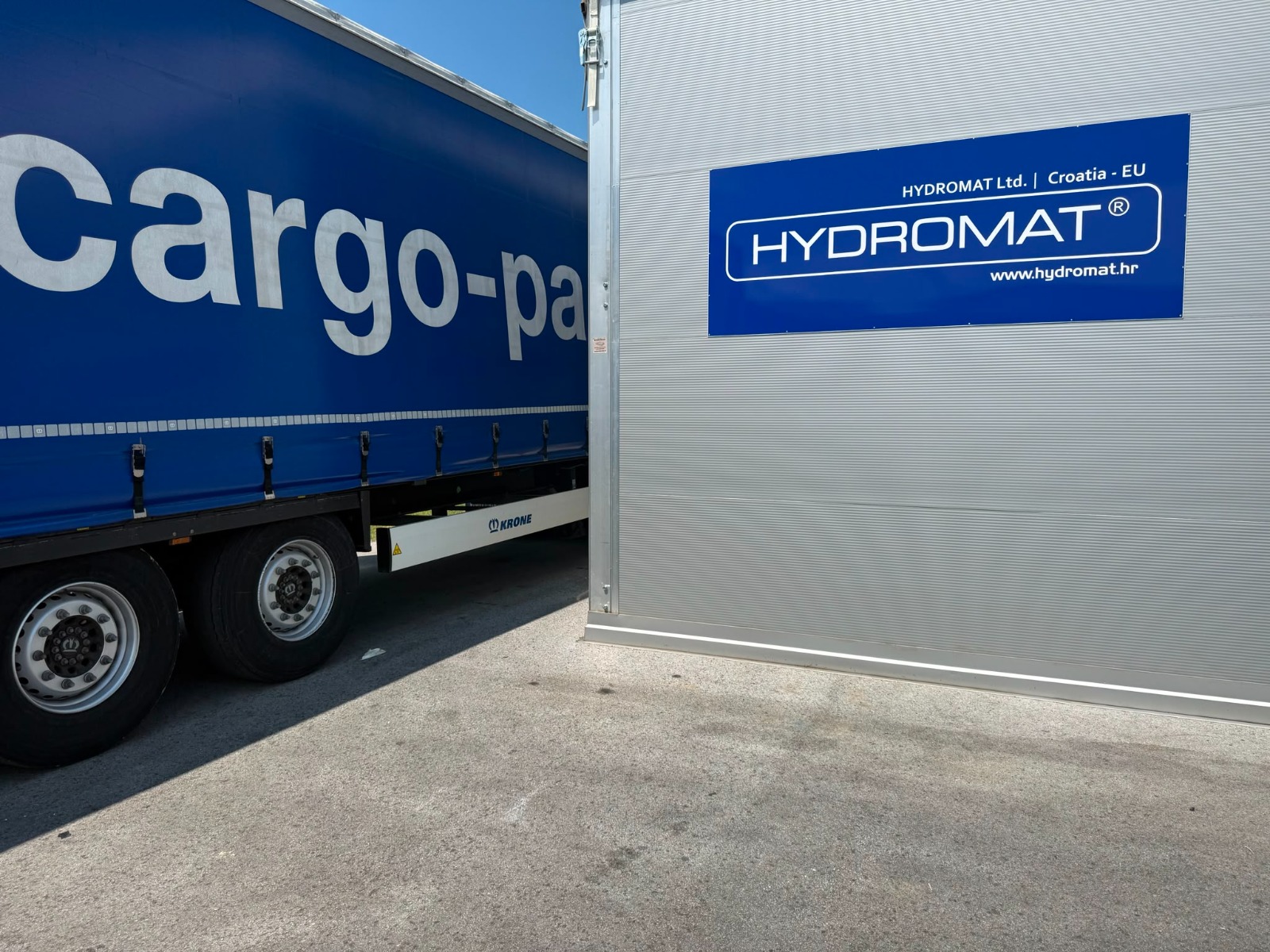 Компания HYDROMAT поставила партию систем управления комбозатворами типа HAWL массой 8 тонн в Египет