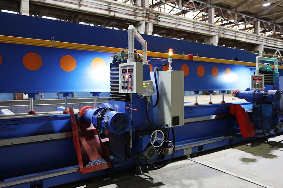 На площадке ТКЗ «Красный котельщик» ввели в эксплуатацию современный кромкофрезерный станок