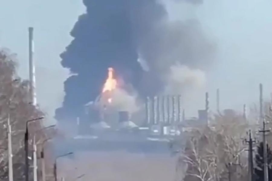 На заводе «Нижнекамскнефтехим» произошла разгерметизация оборудования, вызвавшая возгорание газовоздушной смеси и взрыв